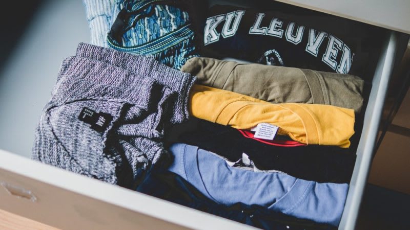 how to pack clothes